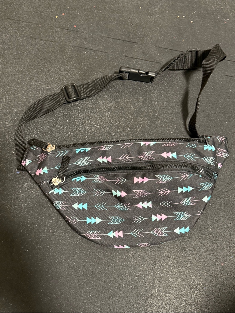 Patterned Arrow Print Black Waist Bag